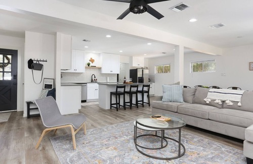 Oak Park - Northwood House | Alamo Heights-Close to Downtown-2 King Beds