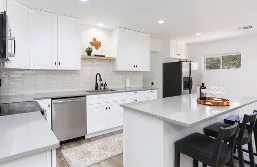 Oak Park - Northwood House | Alamo Heights-Close to Downtown-2 King Beds