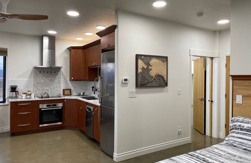 Wasilla Apartment | Alaska Getaway with Mountain Views, Full Kitchen & Private Entry