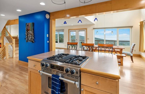 Anchorage House | Alaska Mountain House