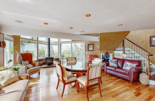 Mid-Hillside Apartment | Alaska Sundance Retreat