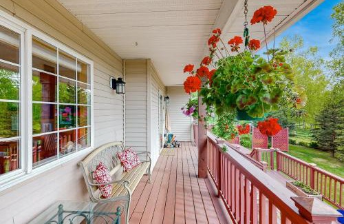 Mid-Hillside Apartment | Alaska Sundance Retreat