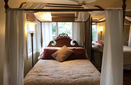 Mid-Hillside Bed & Breakfast | Alaska Sundance Retreat B&B