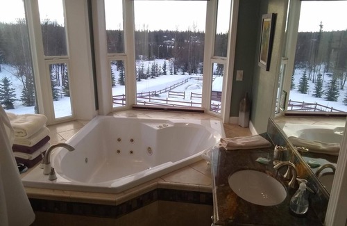 Mid-Hillside Bed & Breakfast | Alaska Sundance Retreat B&B