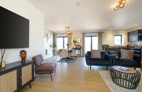 Staple Hill Apartment | Alba - 2 Bedroom Luxury Apartment by Mint Stays