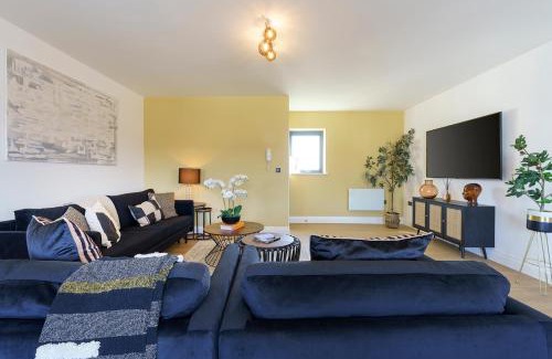 Staple Hill Apartment | Alba - 2 Bedroom Luxury Apartment by Mint Stays