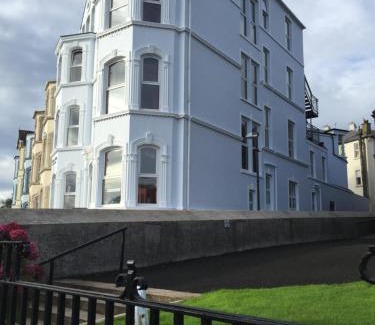 Portrush Hotel | Albany Lodge