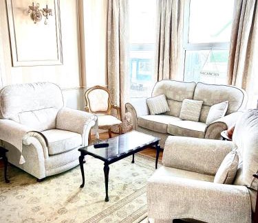 Portrush Hotel | Albany Lodge