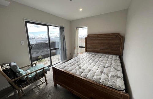 Oteha House | Albany Peony HomeStay