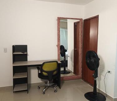 Cali Apartment | ALELI Swift norte tres personas cerca terminal/entr salida aeropto., centro eventos valle del pcfco