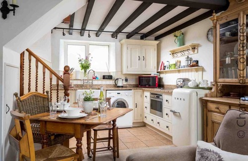 Blockley Cottage | ALICE COTTAGE, pet friendly, character holiday cottage in Blockley