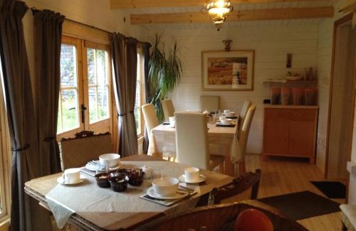 Cheltenham House | Alice Guest house