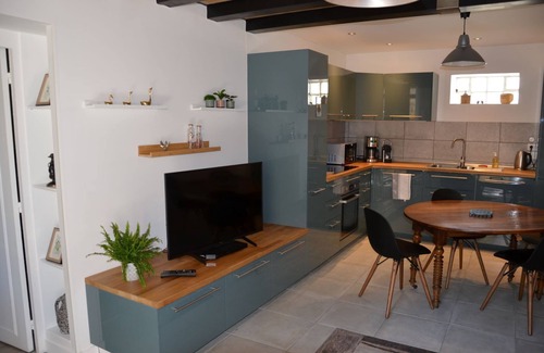 Fontainebleau Apartment | Aliénor-Apartment-Family-Terrace-Ensuite with Bath