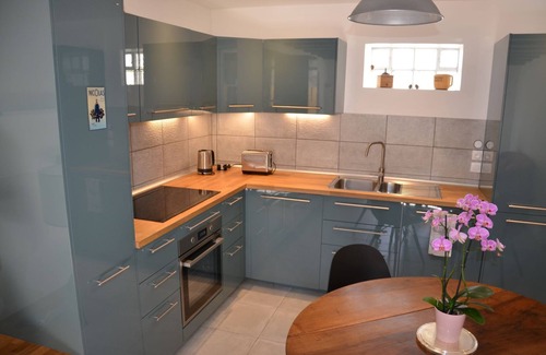 Fontainebleau Apartment | Aliénor-Apartment-Family-Terrace-Ensuite with Bath