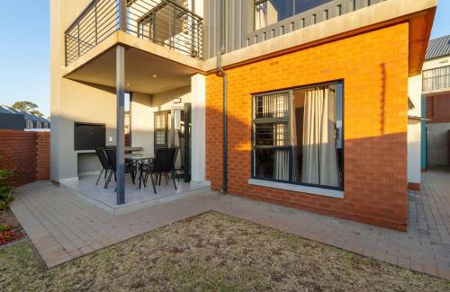 Greater Johannesburg Metropolitan Area Apartment | AlimamaSpacesThe Mansons Cascades Villa
