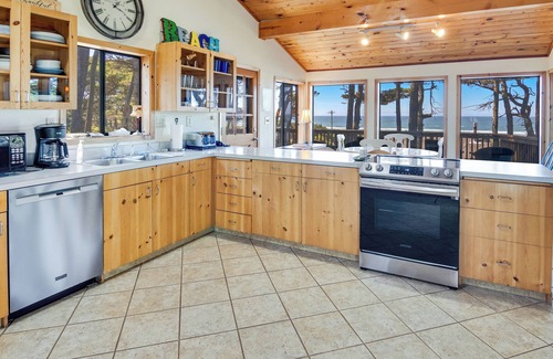 Waldport House | All Decked Out - Captivating Ocean Views from the hillside