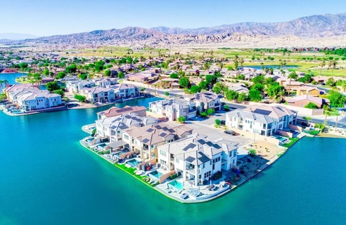 Terra Lago House | All Inclusive-Sunset Lake/Games