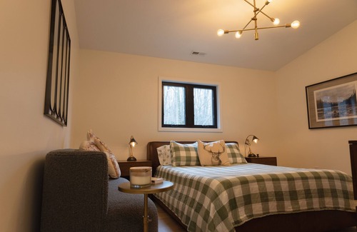 Howard Cottage | ALL NEW! Beautiful Lake View.