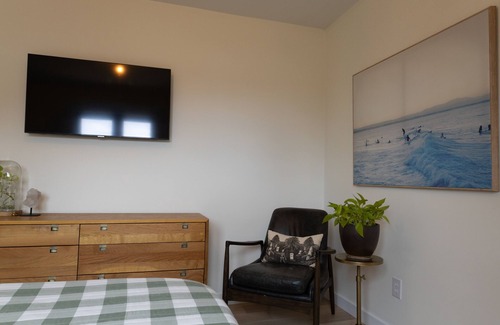 Howard Cottage | ALL NEW! Beautiful Lake View.
