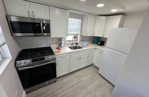 Clearwater Beach Hotel | ALL NEW Cozy Romantic getaway at the Pelican studio!