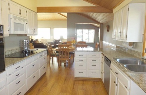 Bandon House | All Sunsets & Surf 4 bedrooms