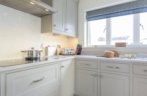 Bridport Cottage | All Views is a beautifully furnished, detached property