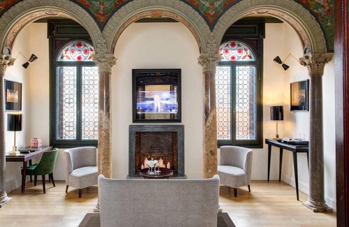 Repubblica Apartment | Alloggia in un attico con terrazza