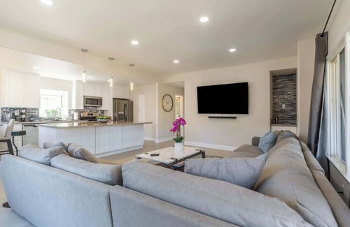 Hillcrest House | Allure Retreat Summar