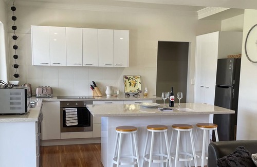 Central Mudgee House | Almas 10 Acres on the River in the middle of Mudgee Town!