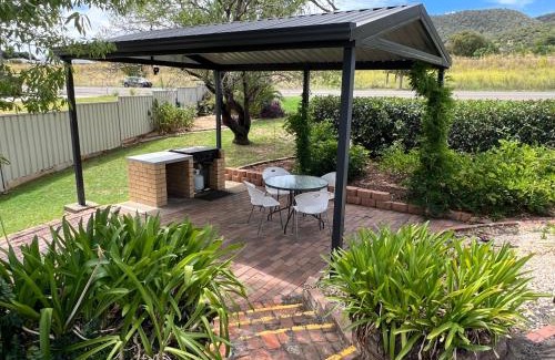 East Tamworth Hotel | Almond Inn Motel