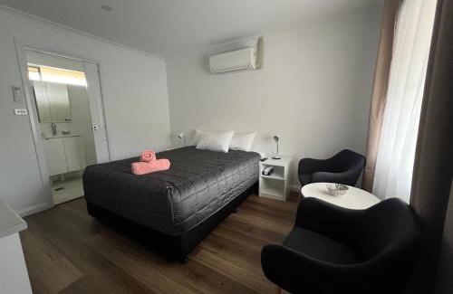 East Tamworth Hotel | Almond Inn Motel