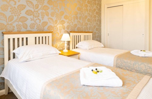 Saint Helier Hotel | Almorah hotel