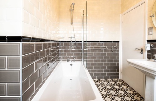 Saint Helier Hotel | Almorah hotel