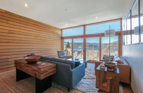 Hood River House | ALOFT Airy Design with River View