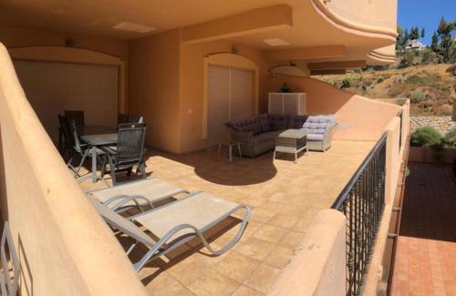 Marbella Apartment | Aloha Hill Club LLuxury 5 Star Golf Resort Near Puerto Banus and Marbella