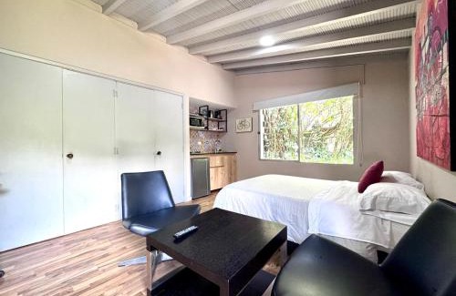 La Aguacatala Apartment | Alojamiento que permite mascota en Medellín A103 By Roots Rentals