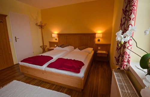 Monichkirchen Hotel | Alpengasthof Enzian
