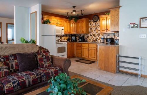 Ouray Condo | Alpenglow Retreat: Spacious 3-Bed Condo with High-Speed Internet & Gas Fireplace