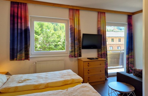 Bad Gastein Cottage | Alpenpension GASTEIN - Double room mountain view, shower, WC, balcony