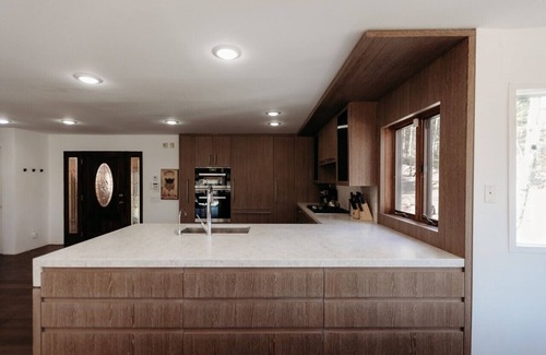 Windham House | ~ Alpine 5BR Chalet: 6 min to SKI | Sleeps 20 ~