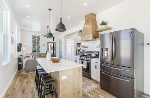 Buena Vista House | Alpine Estate! DT Villa w 3 Full Kitchens & Views!