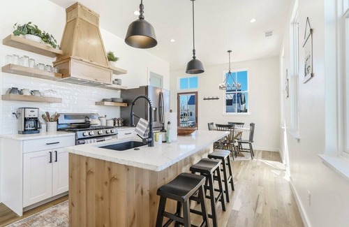 Buena Vista House | Alpine Estate! DT Villa w 3 Full Kitchens & Views!