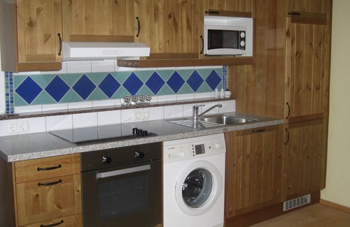 Strobl Apartment | Alpine Garden Suite on Lake Wolfgang, near Salzburg