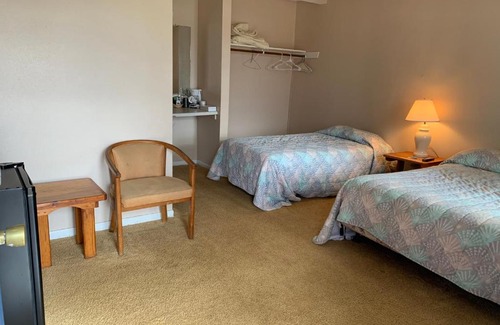Hemphill Hotel | Alpine Lakeview Motel Room WiFi,Sandy beach Boat Ramp,Pier,Marina,Bath House with Laundromat