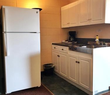 Grande Cache Hotel | Alpine Lodge Motel & Restaurant