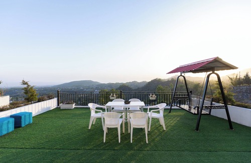 Bigha Villa | Alpine Manor 1 by Ebony Stays – Scenic 1BHK Villa in Dehradun with Garden View