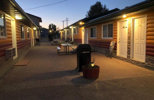 Rocky Mountain House Hotel | Alpine motel