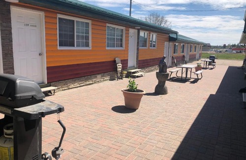 Rocky Mountain House Hotel | Alpine motel