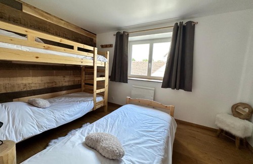 Coutevroult Apartment | Alpine Valley - Appartement familial Disneyland Paris - wifi et parking inclus !