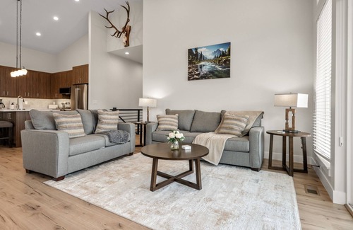 Wolf Creek House | Alpine Vista | Hot Tub | Fire Pit |Near Powder Mtn